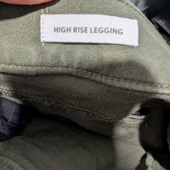 LOFT Outlet Olive Green High Rise Leggings in Size 16 - Picture 11 of 13